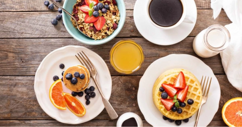 15 DÉLICIEUSES RECETTES DE PETIT-DÉJEUNER À FAIBLE TENEUR EN GLUCIDES